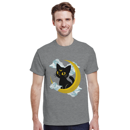 Presentación del diseño Gato Lunar Mágico en camiseta.