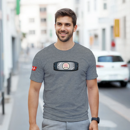 Camiseta anime con ilustración kawaii en look streetwear.