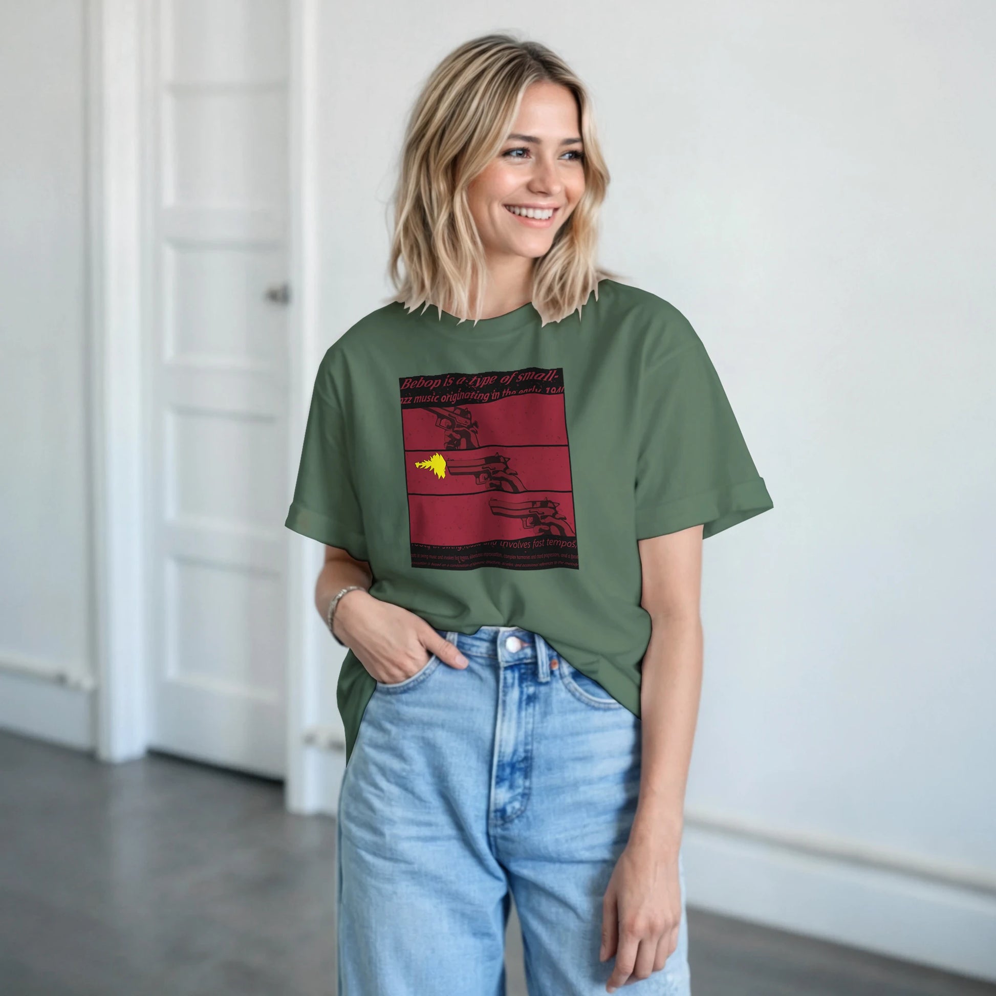 Modelo vistiendo camiseta anime Space-Noir Bebop de estilo retro noir – FandomFit