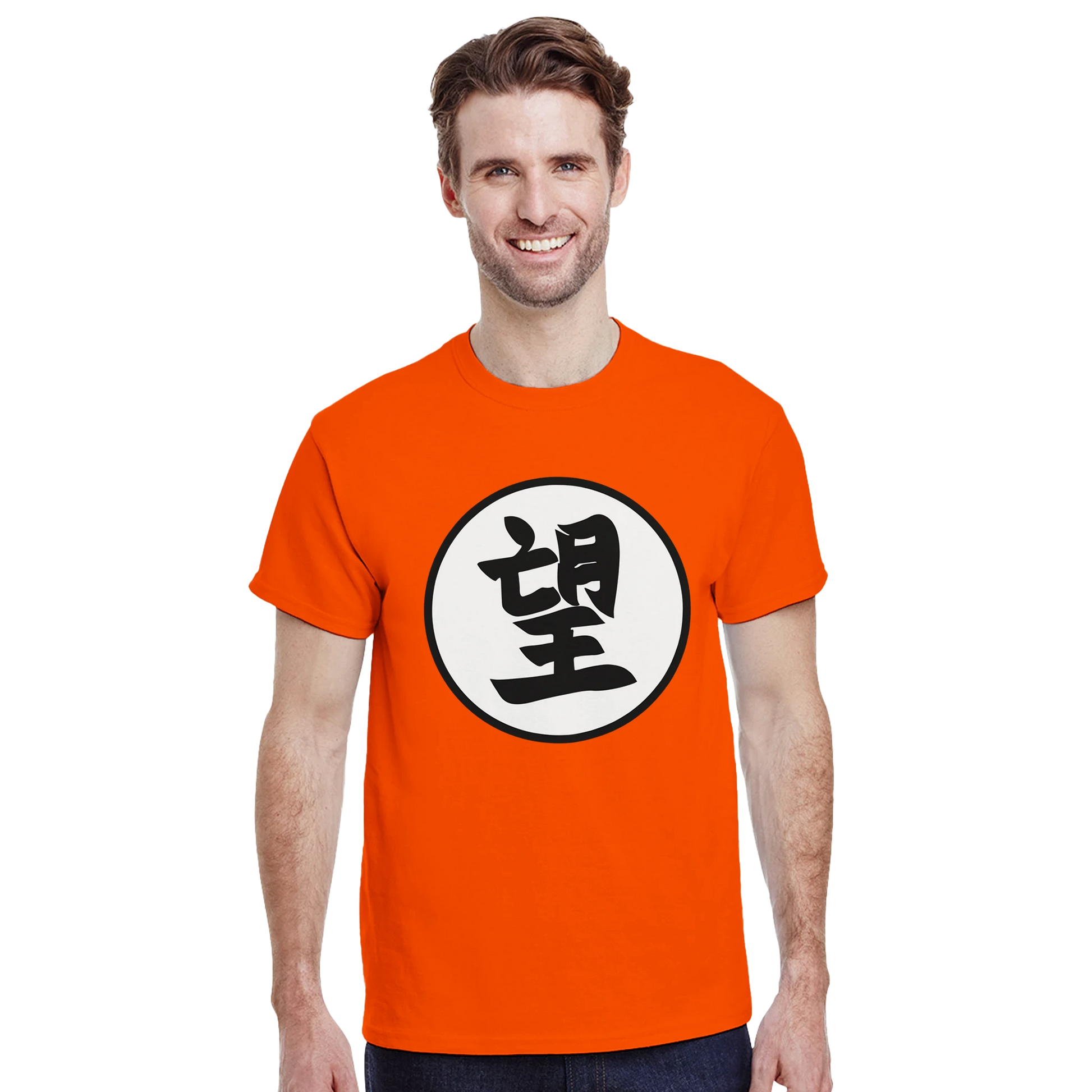 Modelo luciendo camiseta anime Z Inspired con diseño retro friki – FandomFit