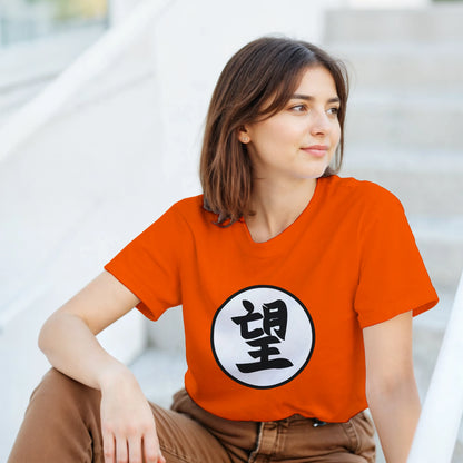 Modelo vistiendo camiseta anime Z Inspired de diseño retro japonés – FandomFit
