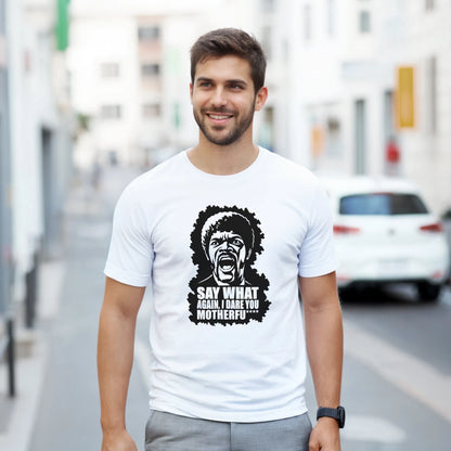 Modelo vistiendo camiseta Say WHAT?! color blanco de estilo pulp – FandomFit