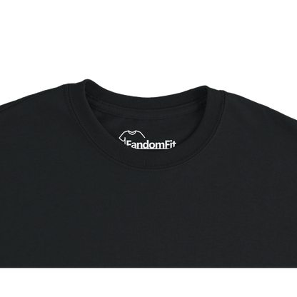 Camiseta Say WHAT?! color negro con estética retro y tipografía bold cinematográfica – FandomFit