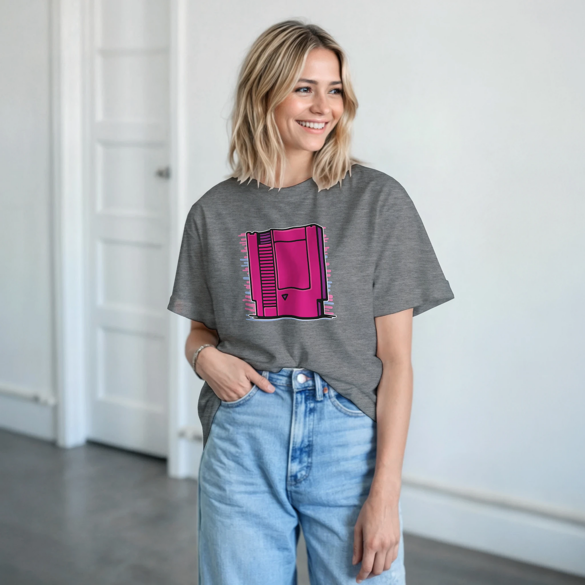 Look casual con camiseta friki Cartucho retro 80s inspirada en videojuegos – FandomFit