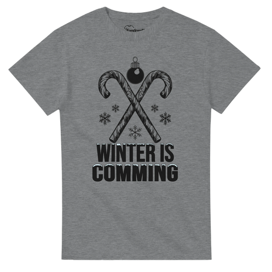Camiseta navideña geek Winter Is Coming – composición limpia para tienda online