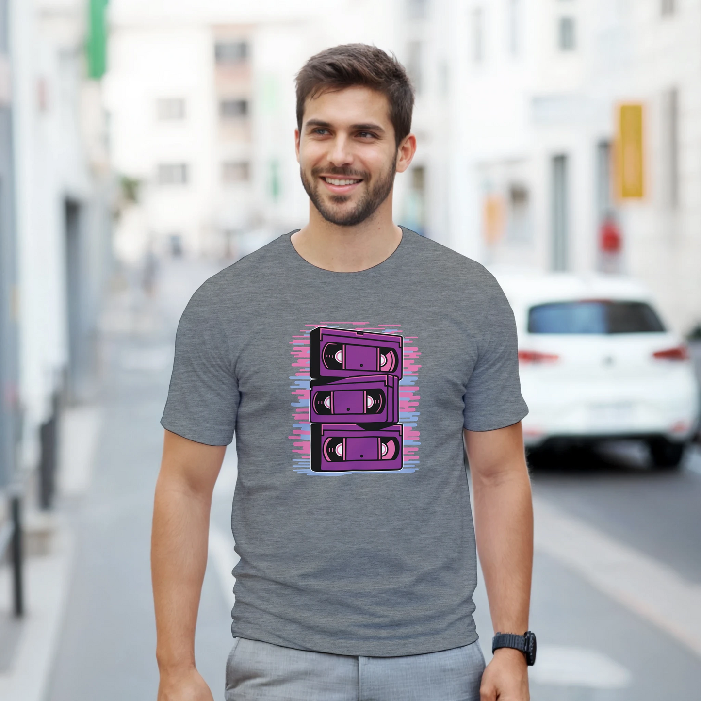 Look casual con camiseta friki VHS retro de los 80 – FandomFit
