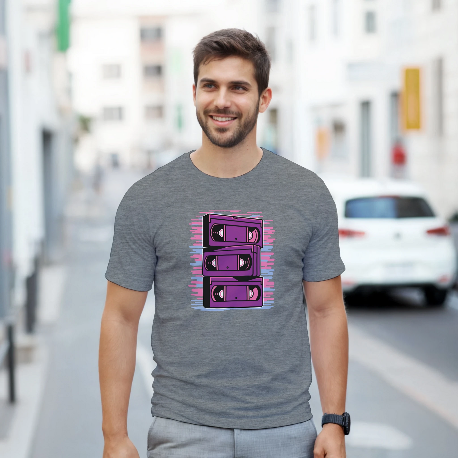 Look casual con camiseta friki VHS retro de los 80 – FandomFit