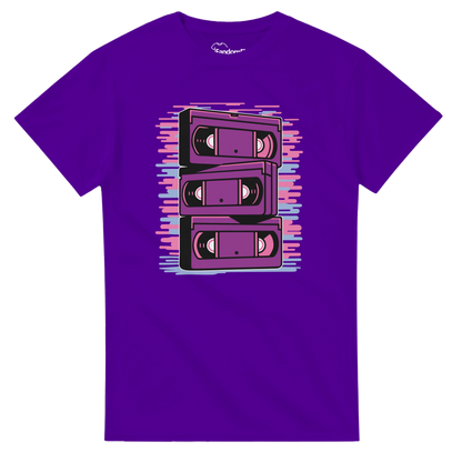 Camiseta friki VHS con diseño artístico de cintas retro – FandomFit