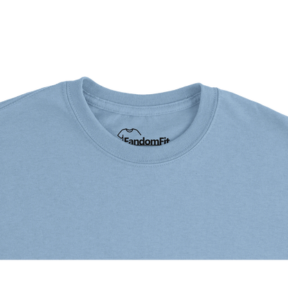 Camiseta Árbol de Runas Ancestrales vista desde arriba, abeto de piedra con energía azul en diseño navideño alternativo