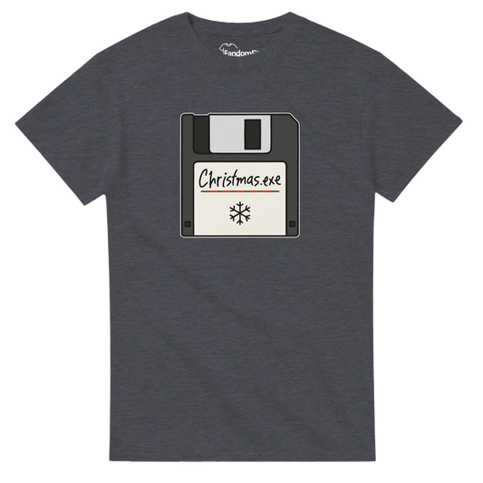 Camiseta navideña friki Christmas.exe en vista frontal con diseño de disquete retro y copos pixelados