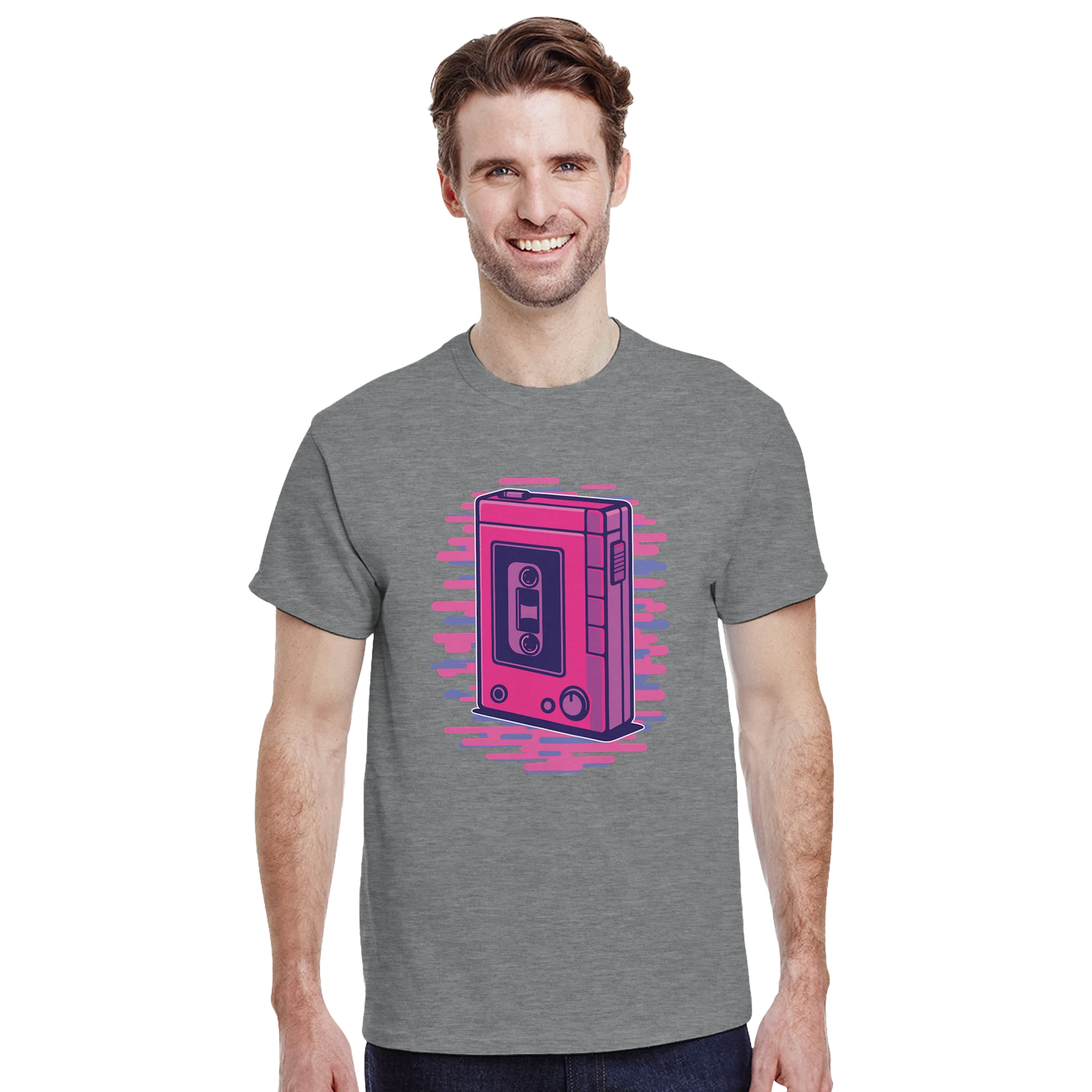 Camiseta retro 80s Walkman con diseño neón y modelo urbano – FandomFit