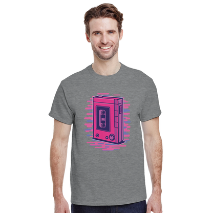 Camiseta retro 80s Walkman con diseño neón y modelo urbano – FandomFit