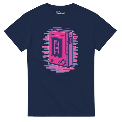 Camiseta retro 80s con estética neón y walkman ilustrado – FandomFit