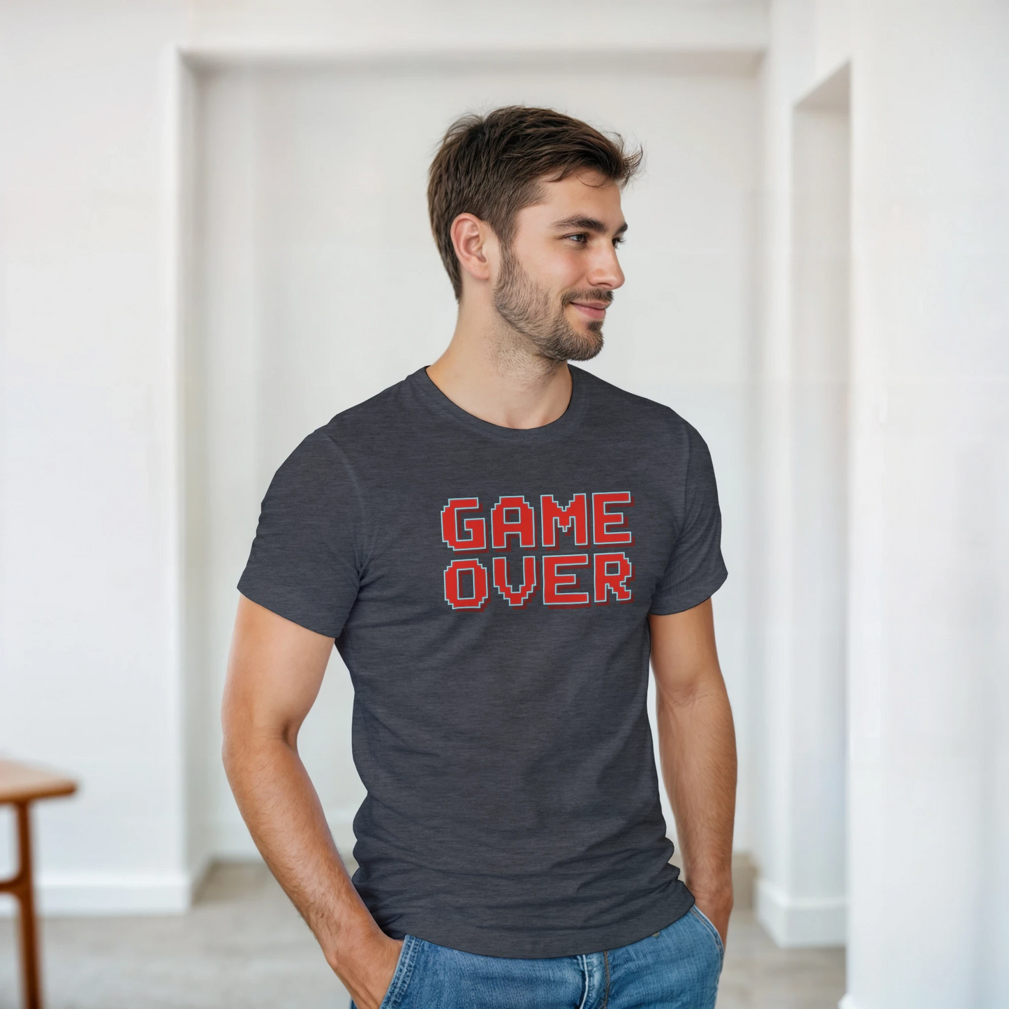Camiseta Game Over con diseño pixel art y estética retro, modelo casual – FandomFit
