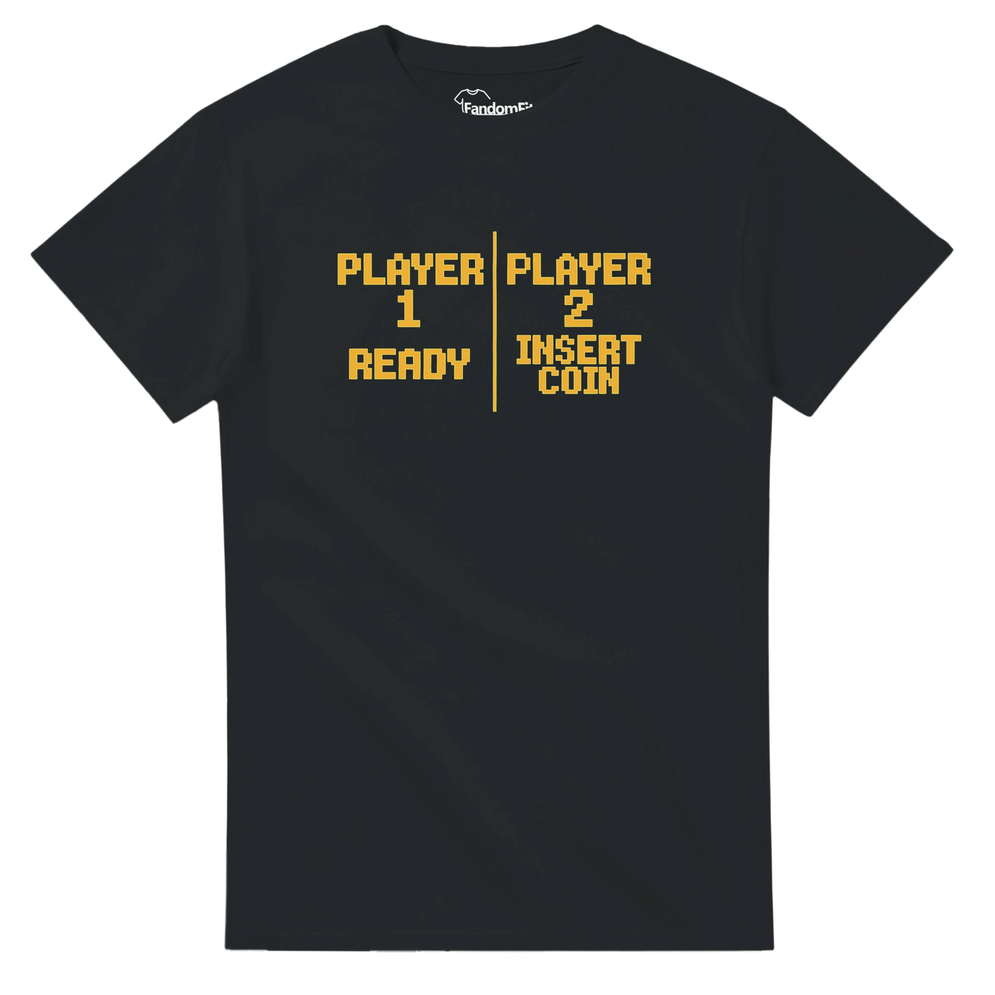Camiseta retro Insert Coin con tipografía 8-bit y estética cooperativa gamer – FandomFit
