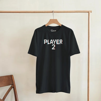Detalle del diseño glitch arcade de la camiseta retro Player 2 – FandomFit