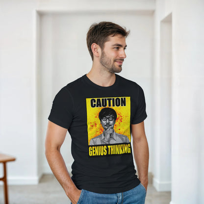 Camiseta videojuegos Caution Genius Thinking con diseño retro y modelo casual – FandomFit