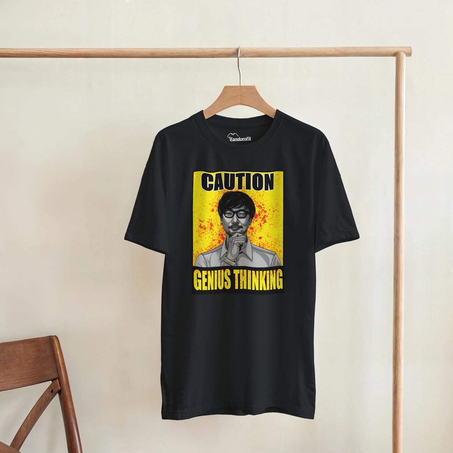 Modelo vistiendo camiseta videojuegos Caution Genius Thinking de estilo industrial – FandomFit