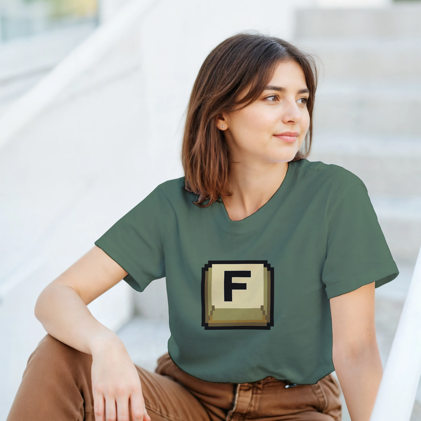Camiseta Press F con diseño pixelado inspirada en meme clásico – FandomFit