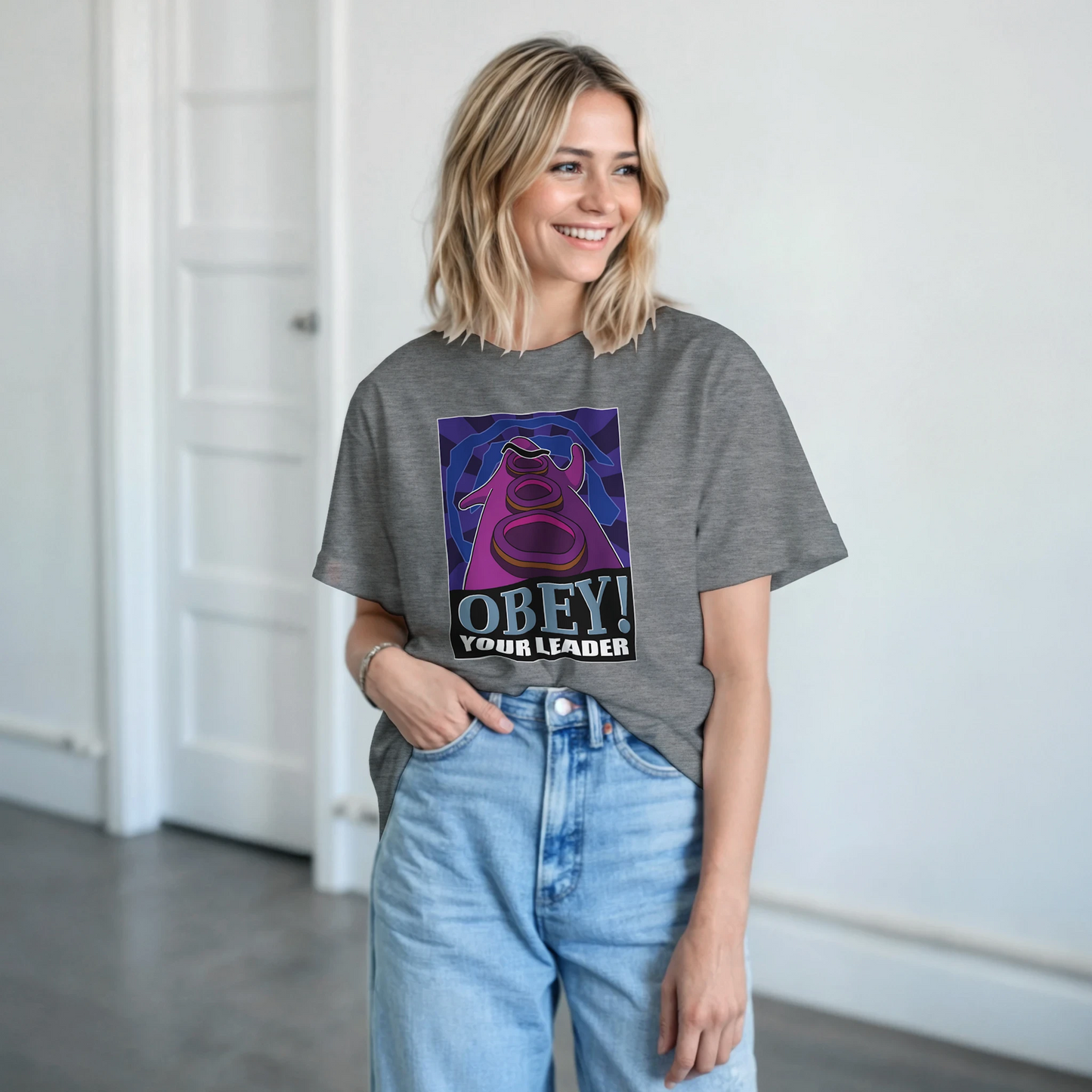 odelo vistiendo camiseta videojuegos Tentáculo Morado OBEY! estilo retro gamer – FandomFit