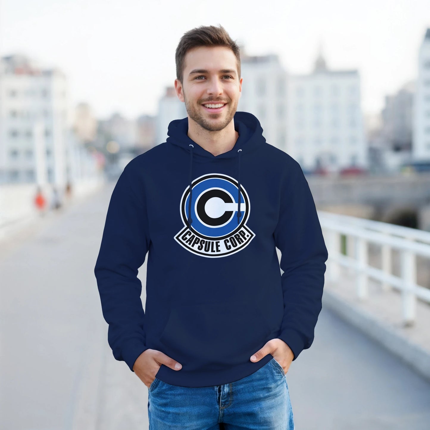 modelo vistiendo la sudadera “Capsule” de FandomFit, prenda unisex con capucha y diseño tecnológico retro