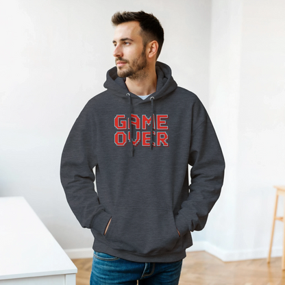 fotografía promocional de la sudadera friki “Game Over” de FandomFit, perfecta para fans del gaming y la cultura retro