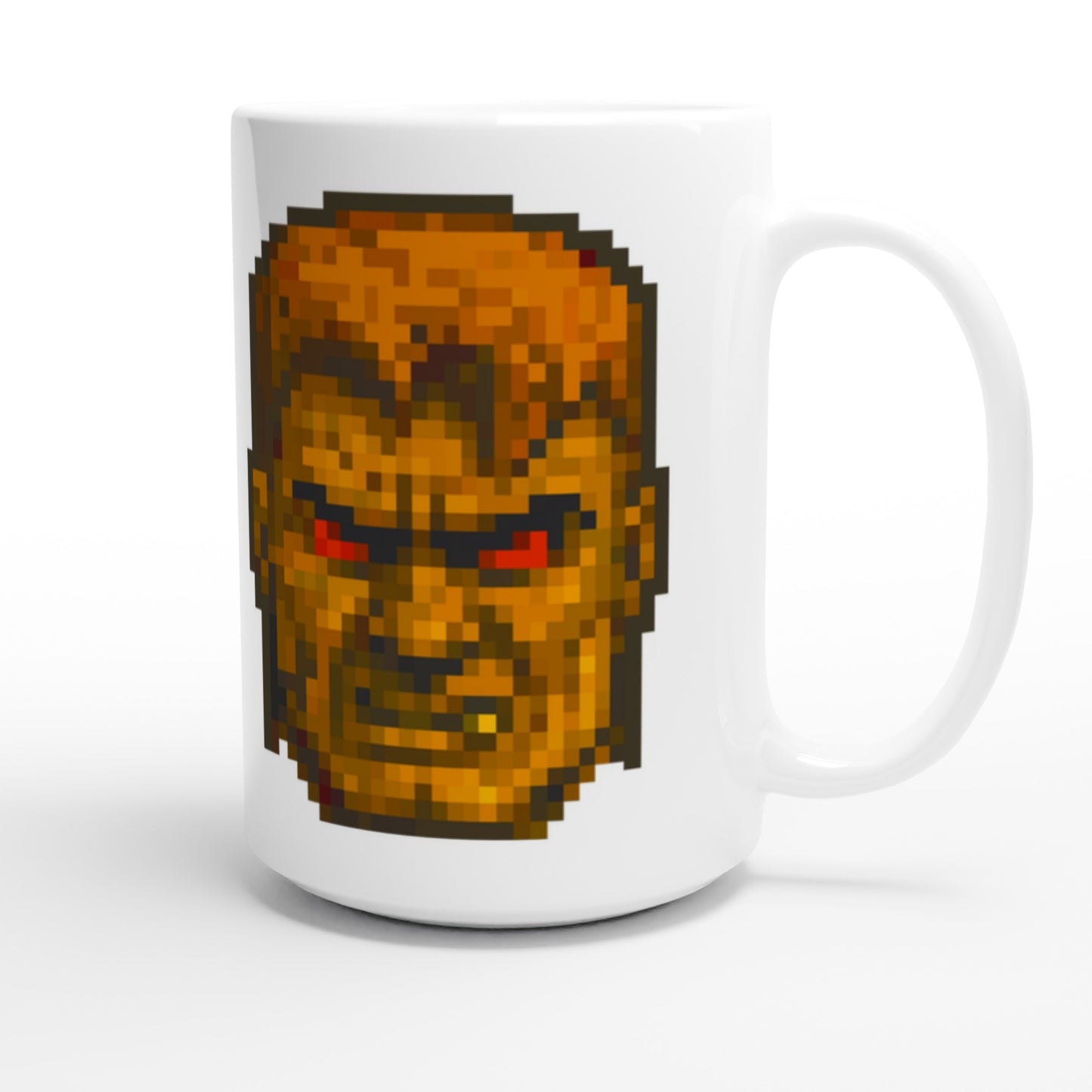Taza friki No Mercy Before My Coffee 440 ml vista frontal, diseño pixel art retro con frase gamer y acabado semibrillante premium.