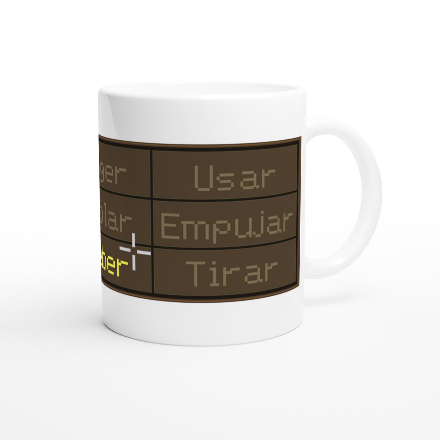 Taza friki Pixel Command 325 ml colocada en escritorio o setup retro, diseño gamer inspirado en aventuras point-and-click con acabado brillante.