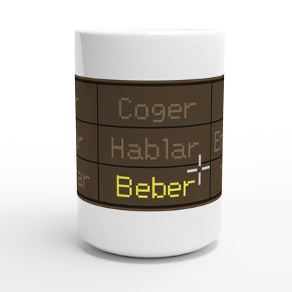 Taza friki Pixel Command 440 ml sobre escritorio gamer, diseño retro ideal para fans de los videojuegos clásicos y la estética pixel art.